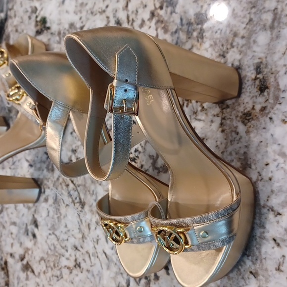 MICHAEL KORS RORY Gold Platform Dressy Open Toe Sandals SZ 10 - Picture 4 of 16